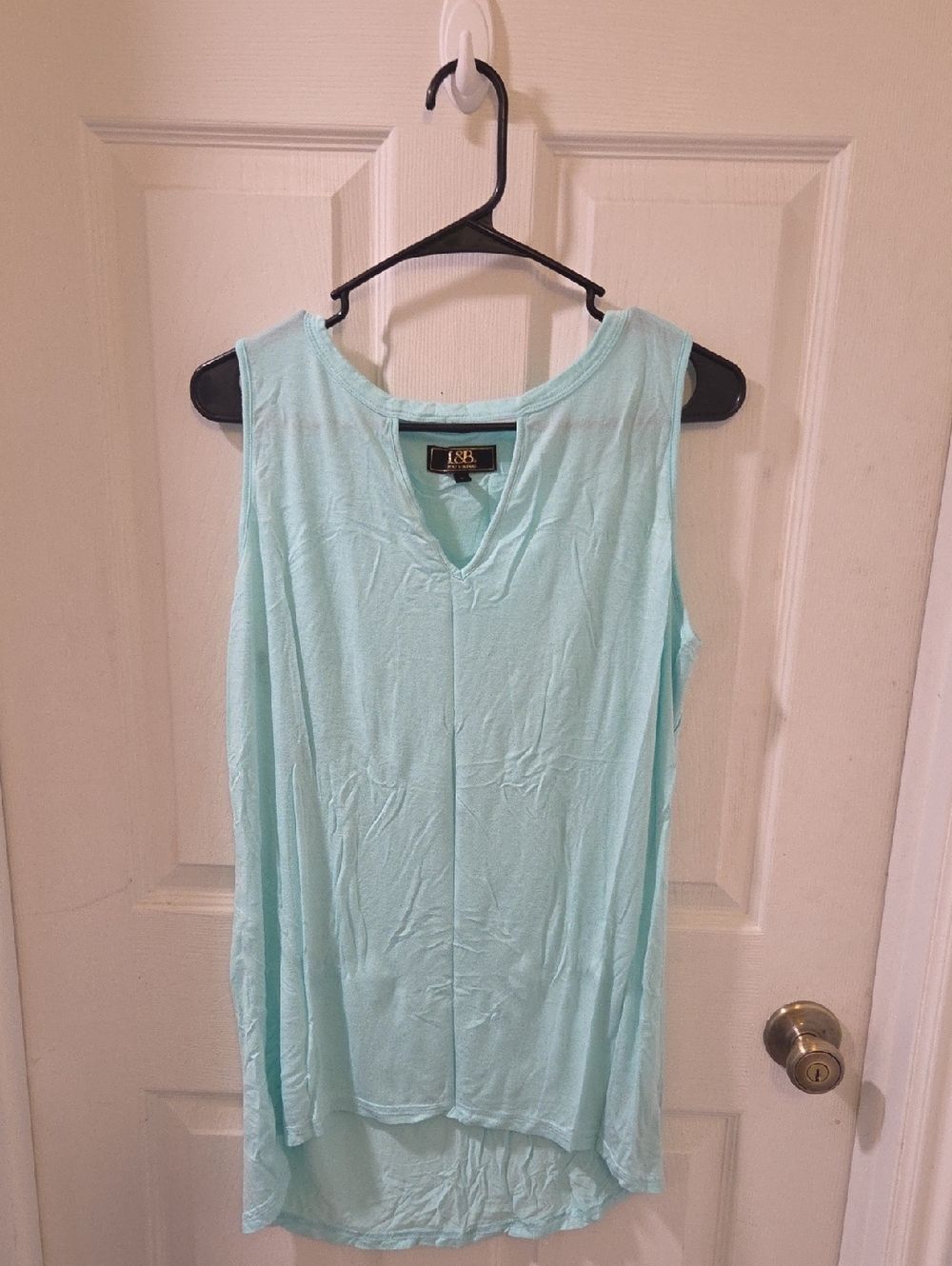 L&B Women’s Aqua Sleeveless V-Neck Tunic Top